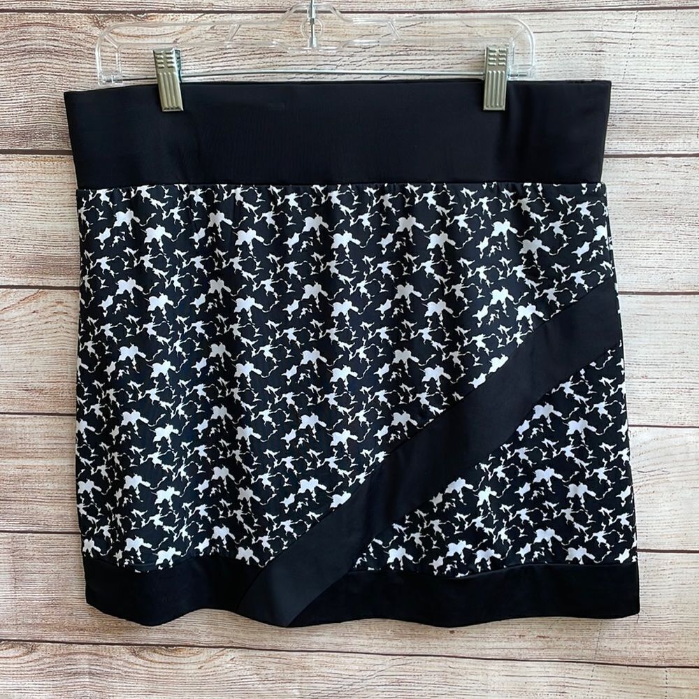 HAUS OF GREY SKORT IN BLACK AND WHITE PRINT